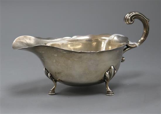 A George V silver sauce boat, Adie Brothers, Birmingham 1934.